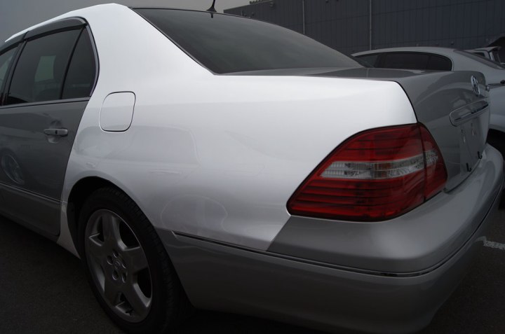 リアフェンダーにできた凹み（へこみ）