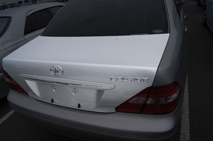 トランクにできた凹み（へこみ）